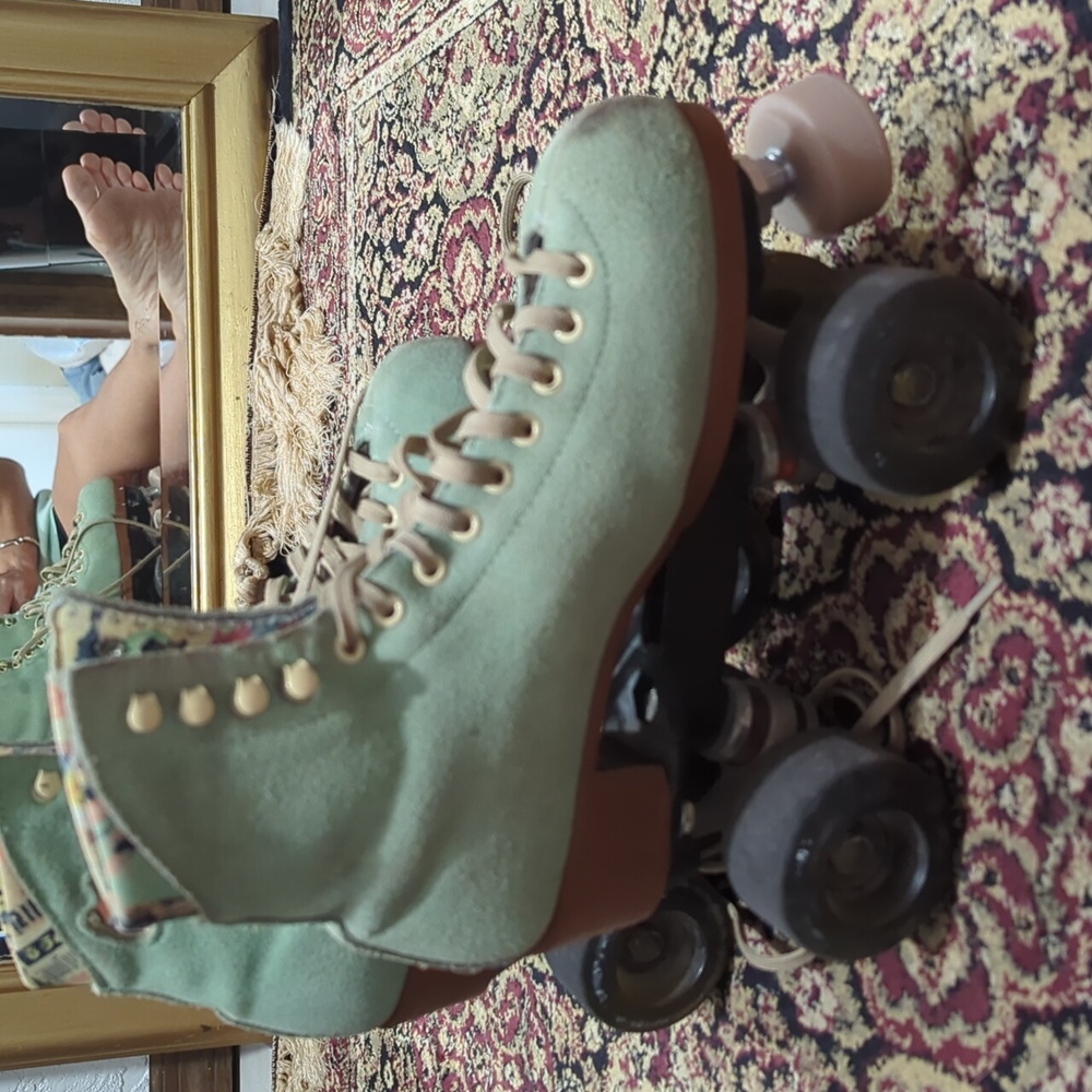 Moxy Lolly Green Roller Skates